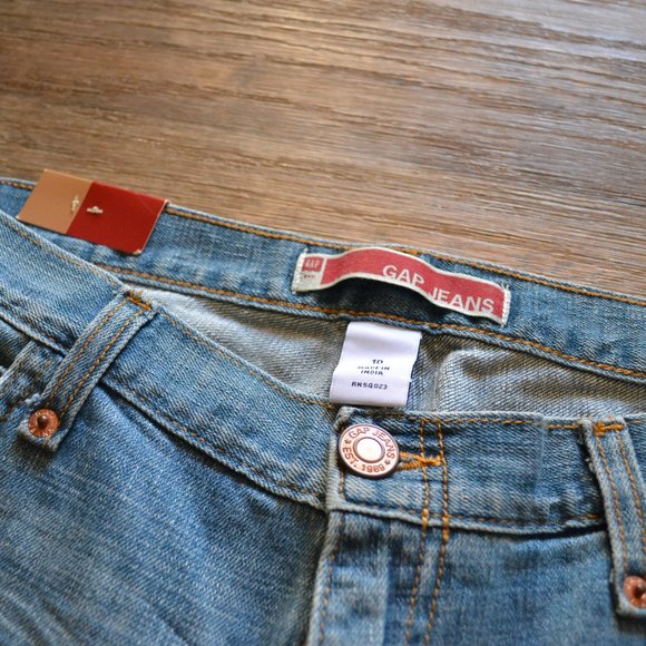 NWT Gap Denim Jean Bermuda Shorts Women Size 10 - Picture 2 of 6